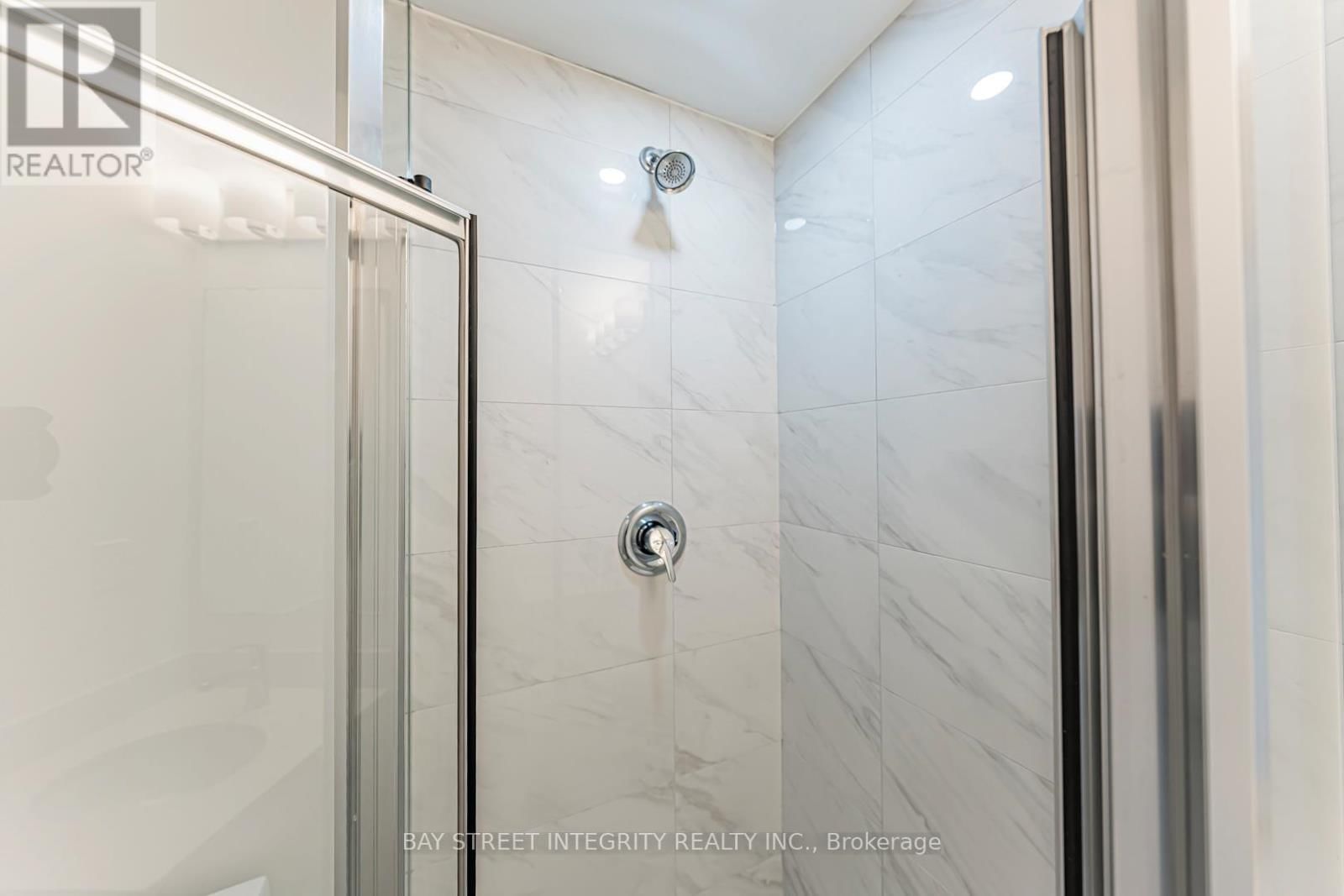 7 - 4045 HICKORY DRIVE Image 38