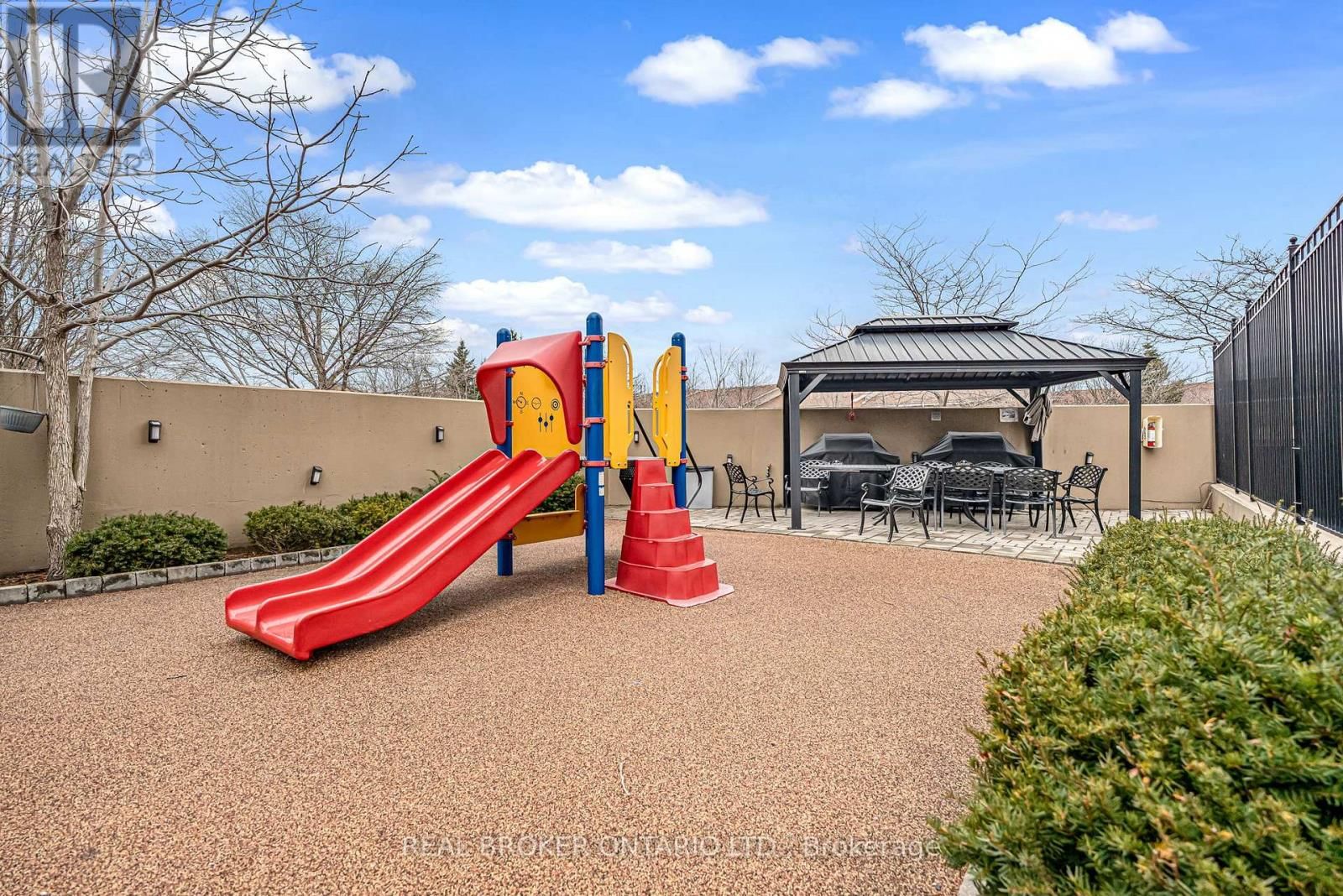 904 - 220 FORUM DRIVE Image 37