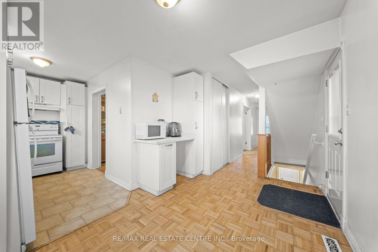 86 JUDITH CRESCENT Image 10