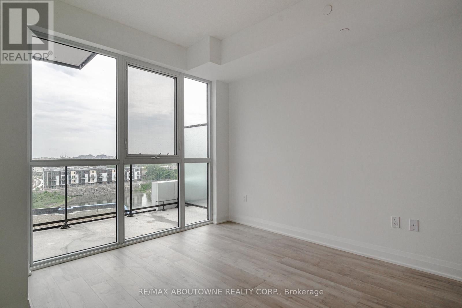 814 - 50 GEORGE BUTCHART DRIVE Image 15