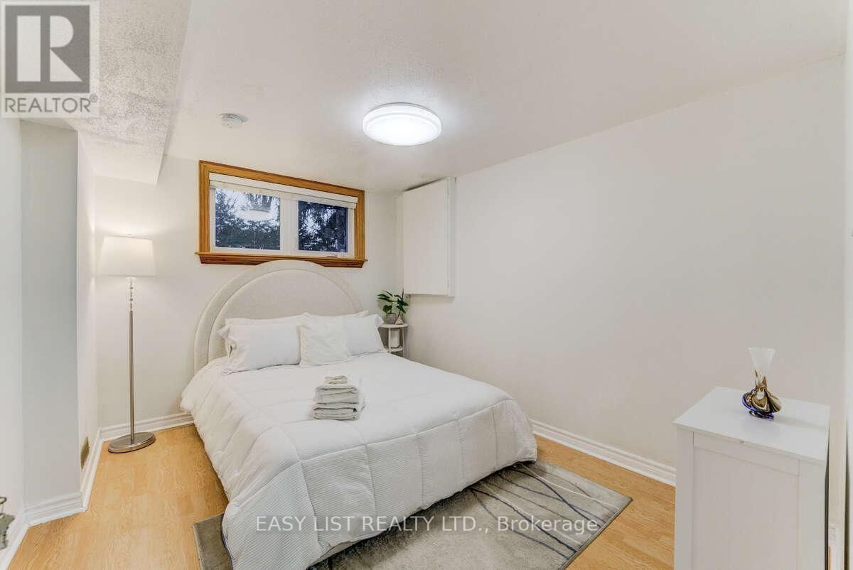 946 MCBRIDE AVENUE Image 11