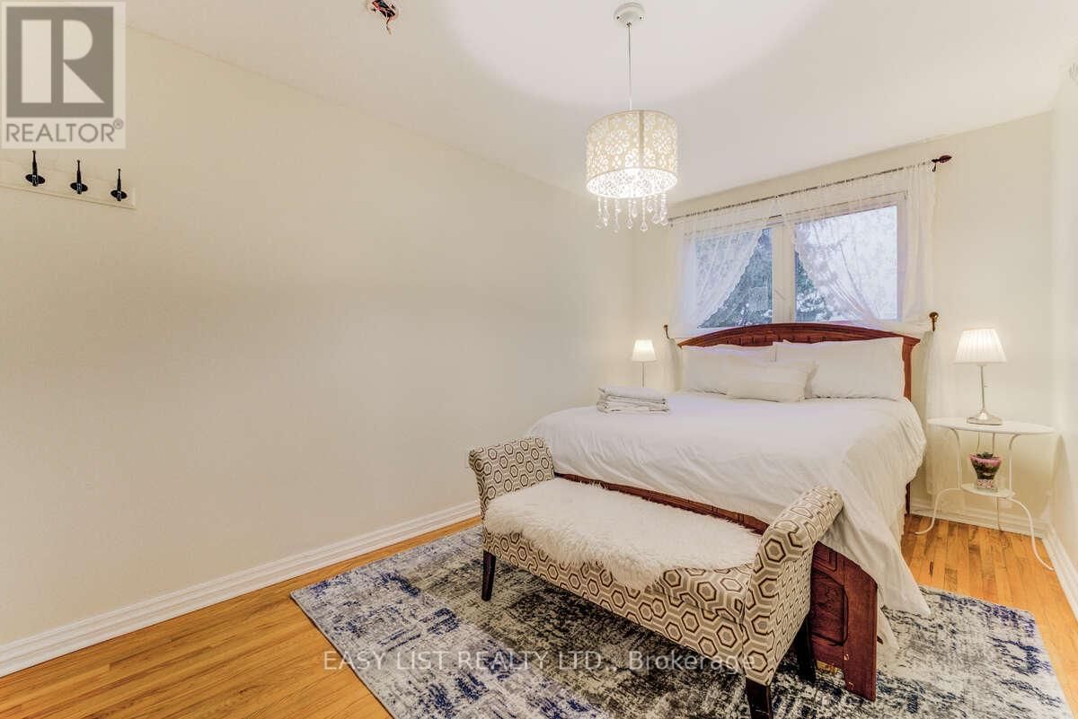 946 MCBRIDE AVENUE Image 8