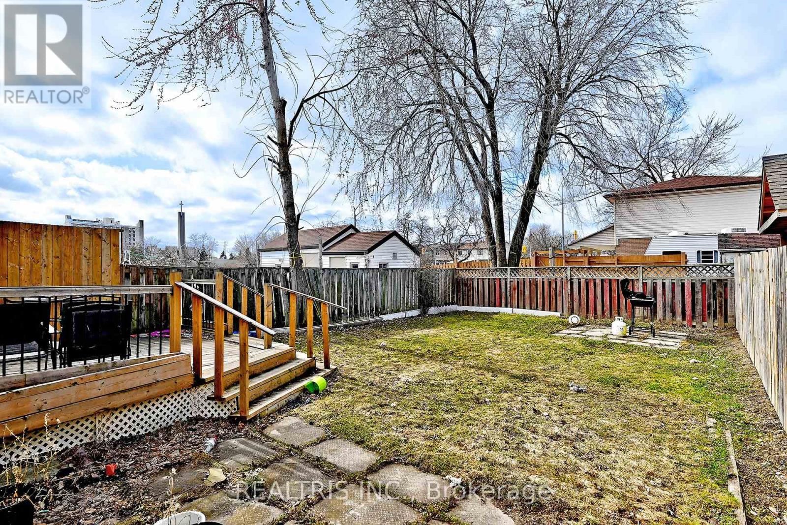 116 SUTHERLAND AVENUE Image 30