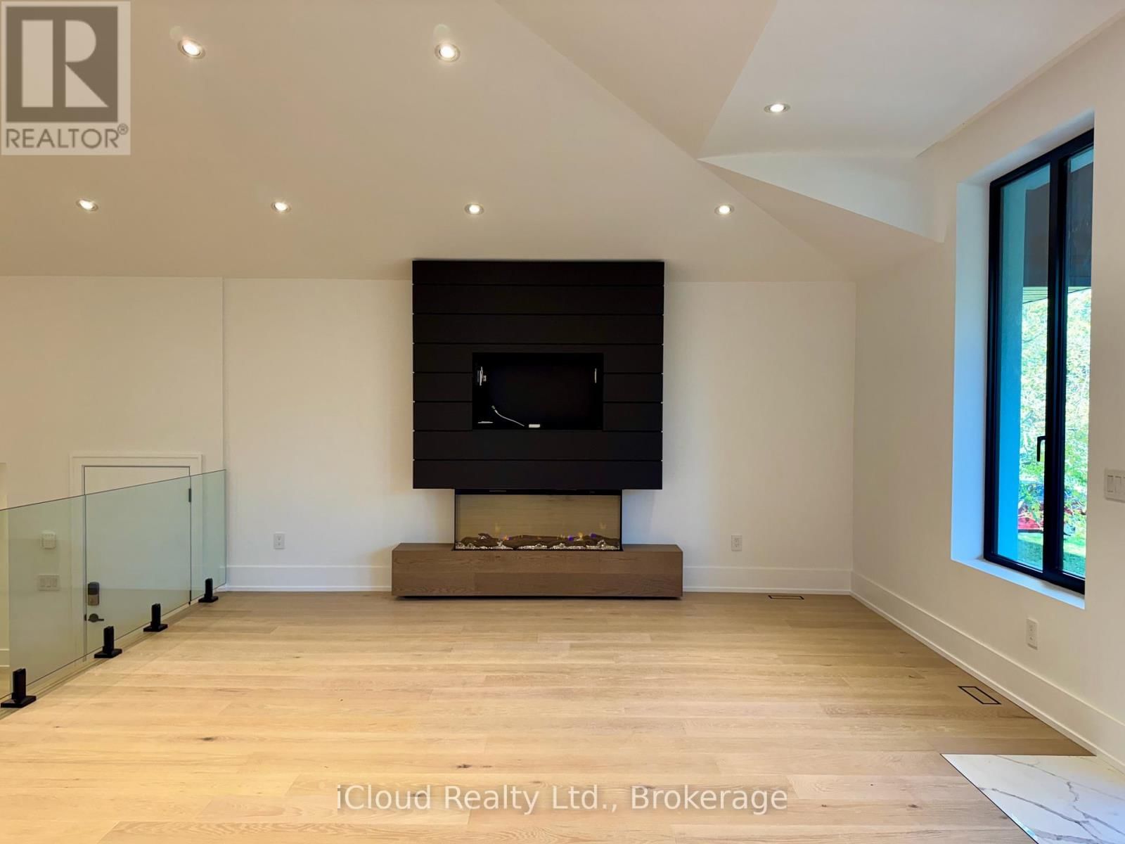 201 TROY STREET Image 8