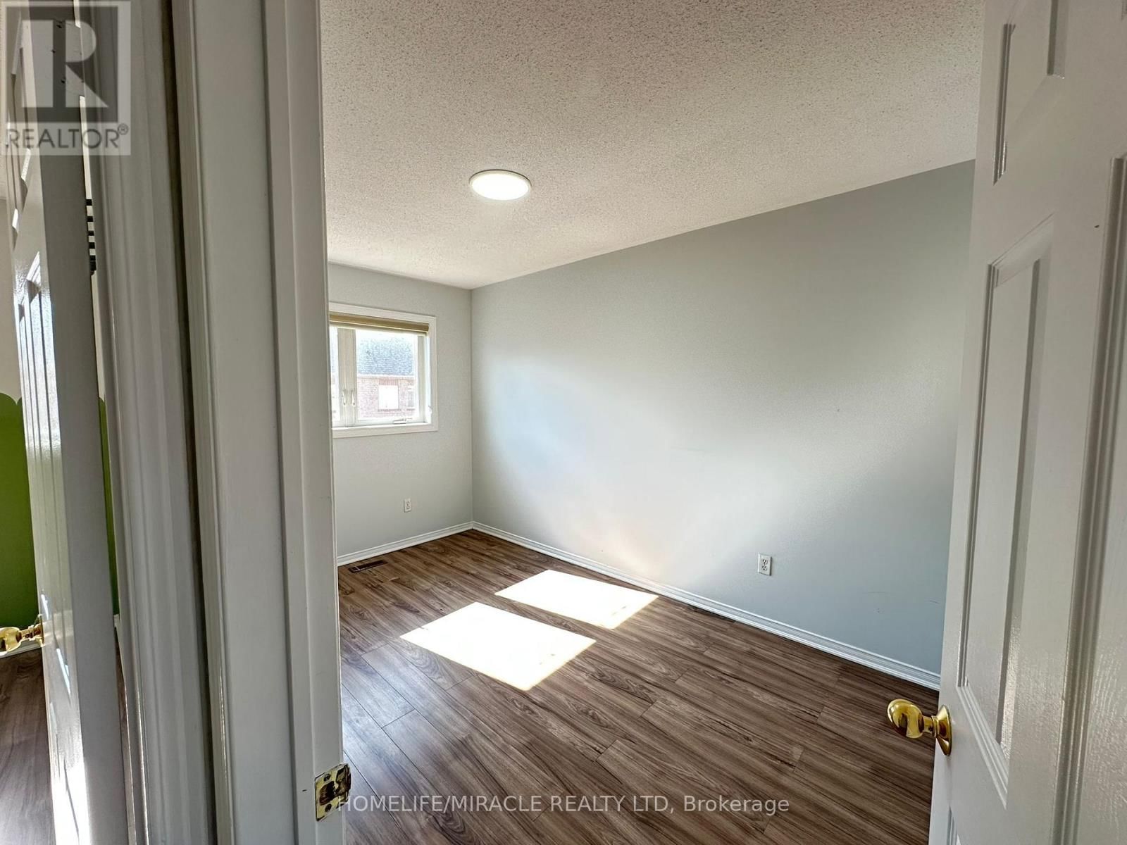 3918 ZENITH COURT Image 25