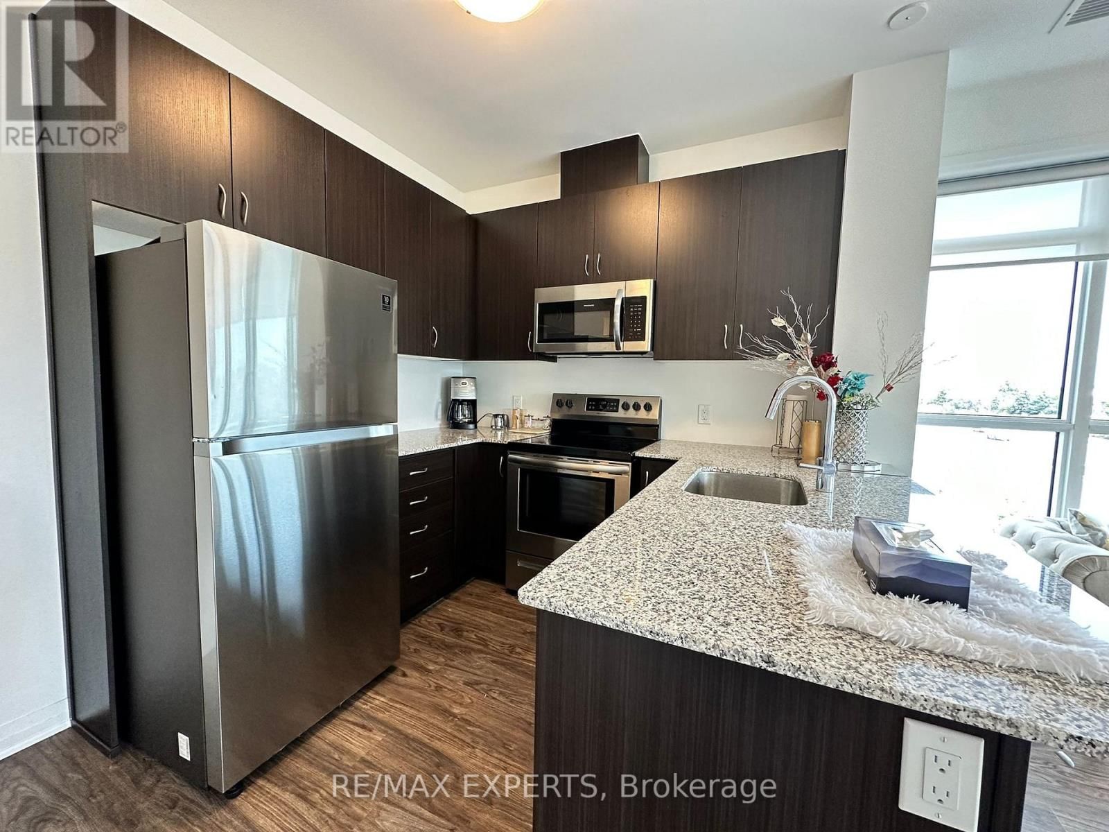 206 - 95 DUNDAS STREET WEST Image 13