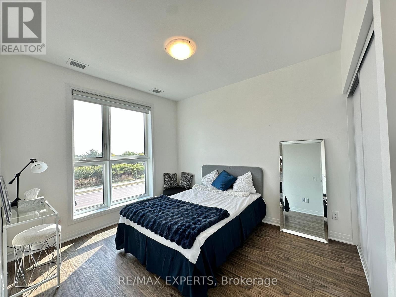 206 - 95 DUNDAS STREET WEST Image 21