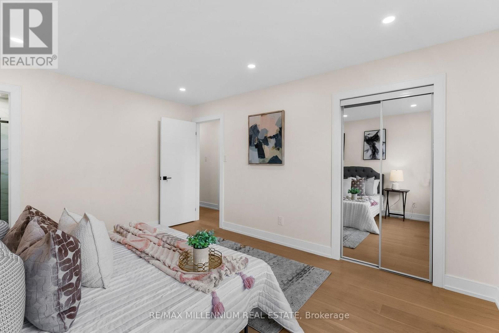 2437 CHILSWORTHY AVENUE Image 19