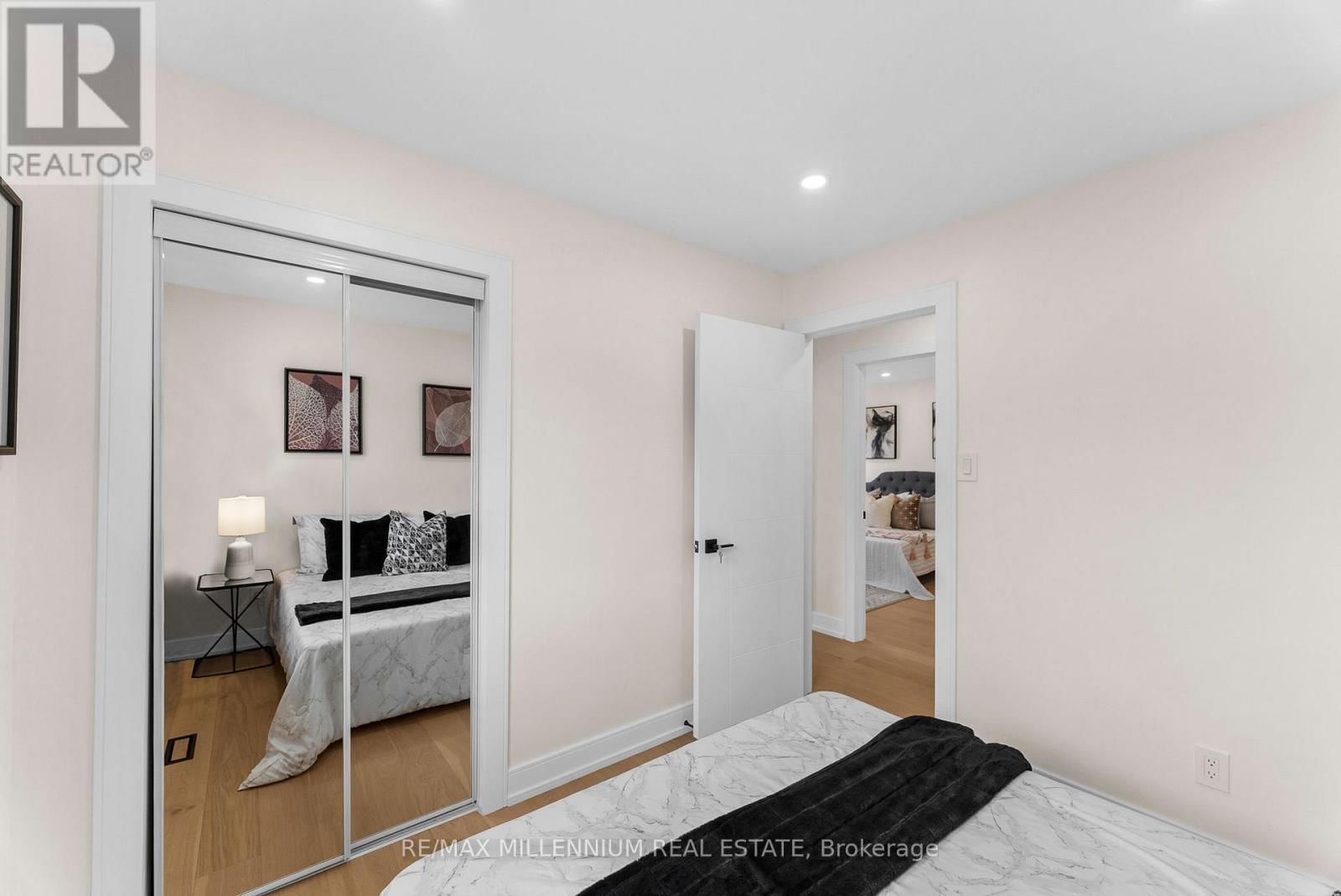 2437 CHILSWORTHY AVENUE Image 25