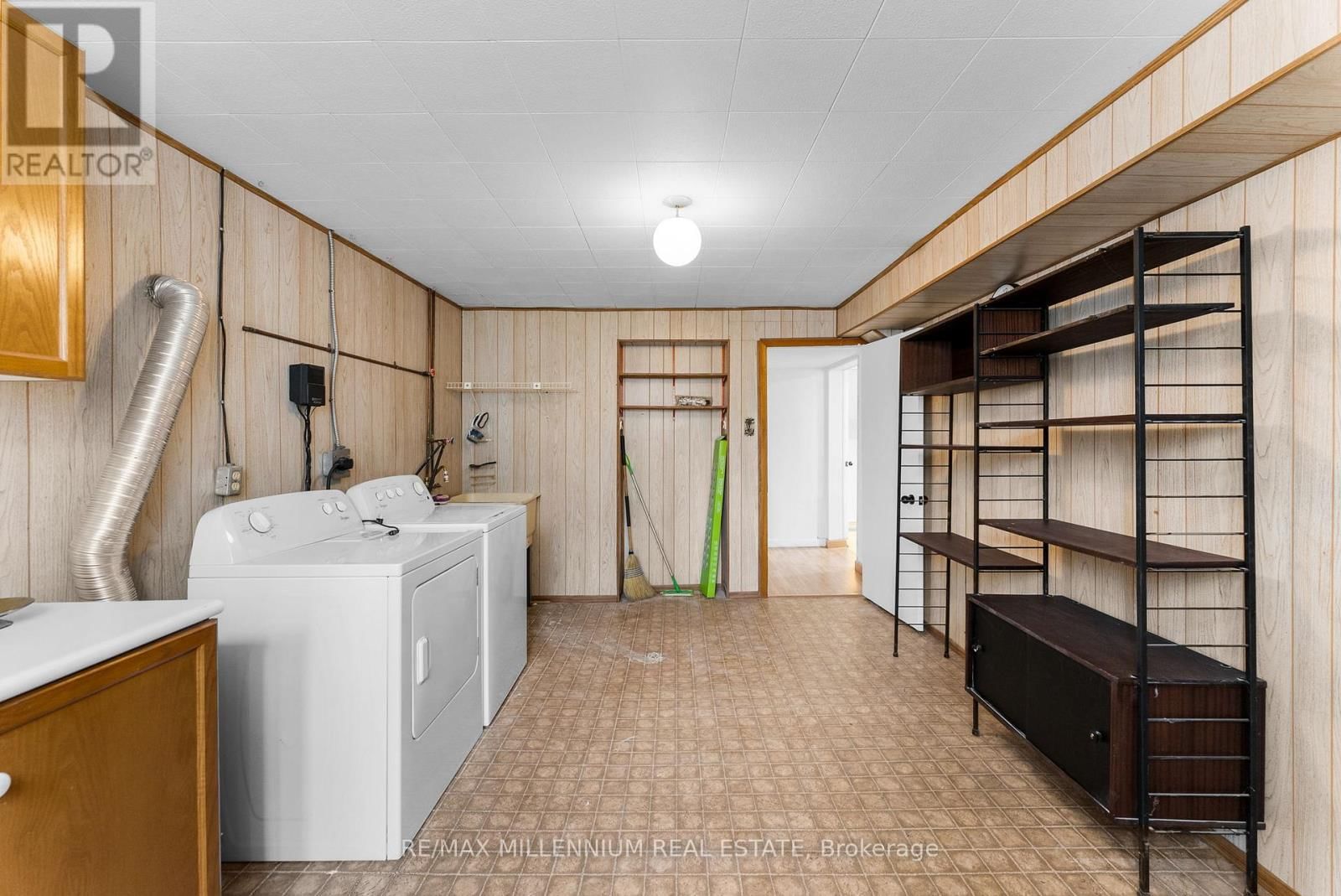 2437 CHILSWORTHY AVENUE Image 35