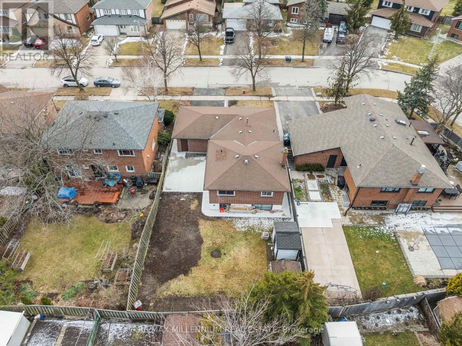 2437 CHILSWORTHY AVENUE Image 45