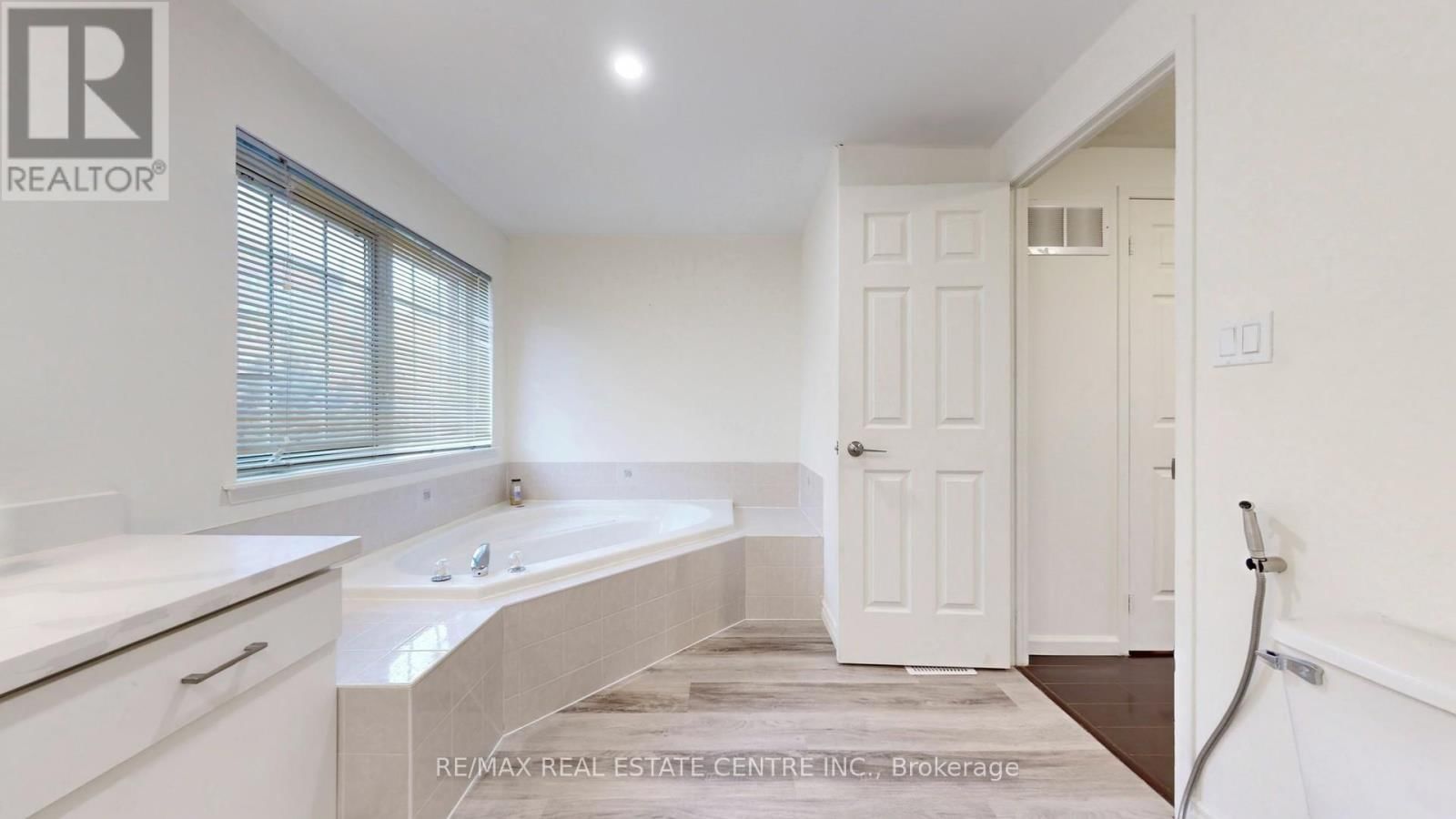 12 - 80 STRATHAVEN DRIVE Image 40