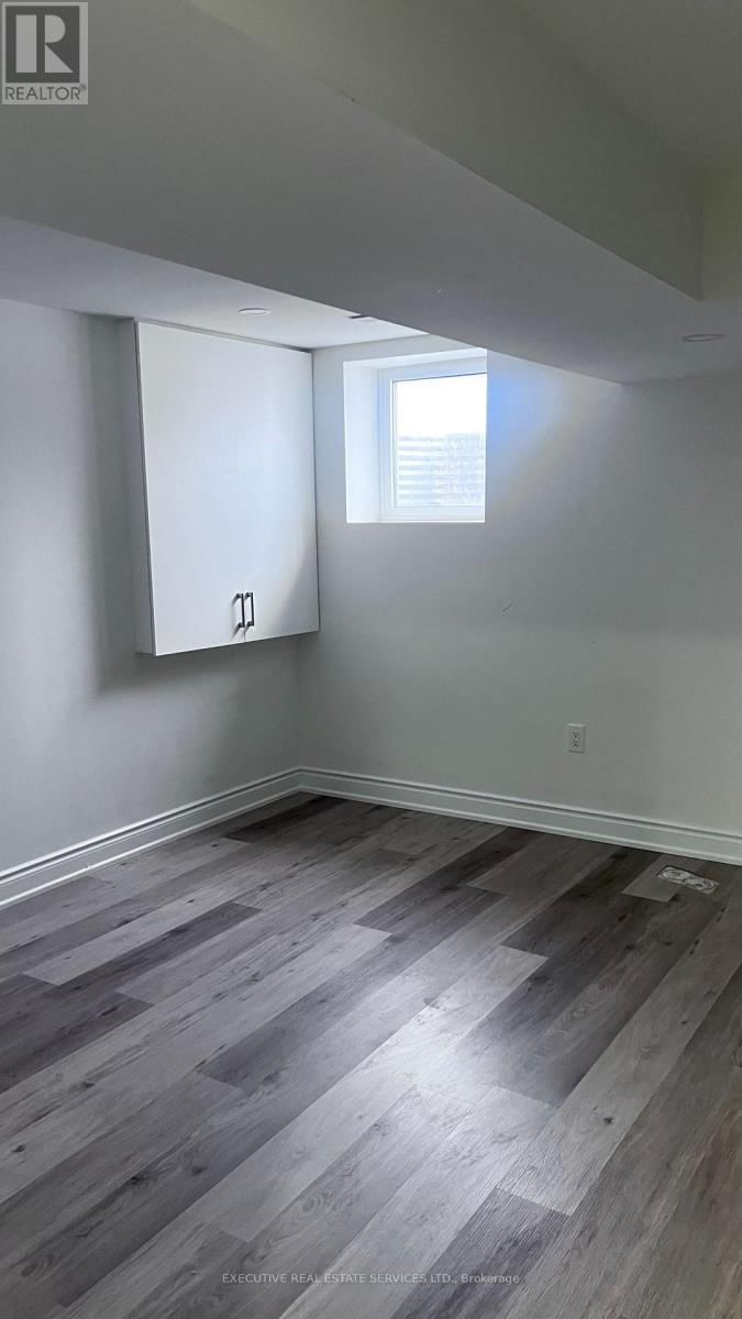 11 MIDVALE ROAD Image 12