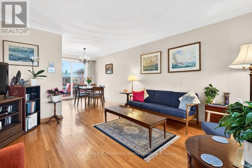 387 WALTON STREET Image 10