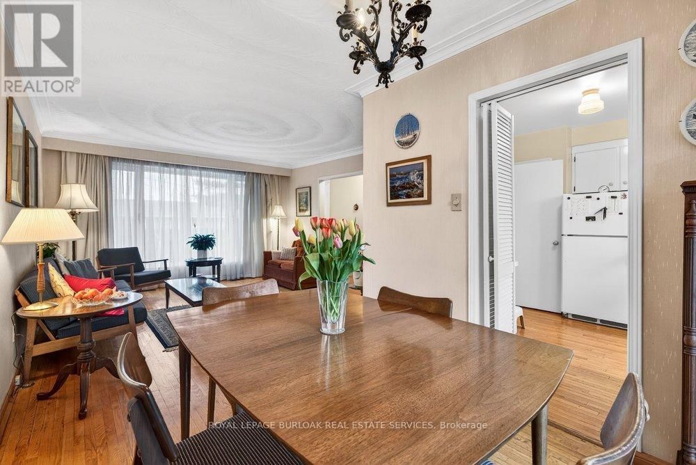 387 WALTON STREET Image 14