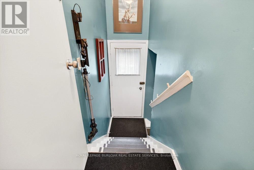 387 WALTON STREET Image 26