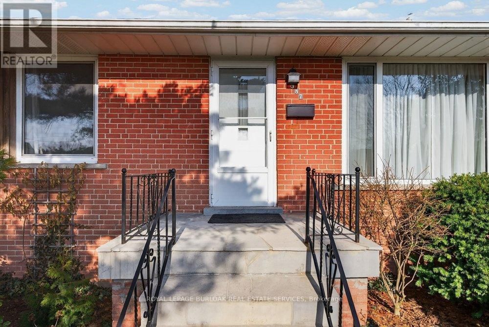 387 WALTON STREET Image 6