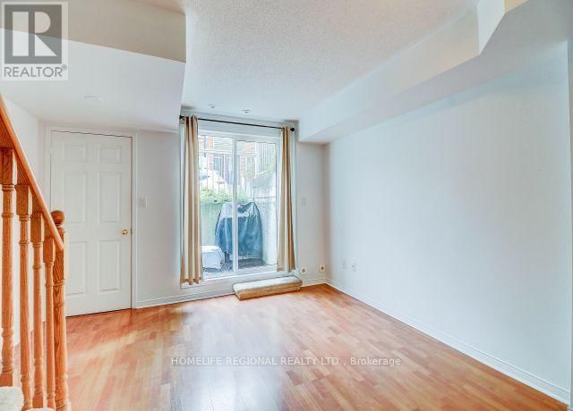 120 - 75 TURNTABLE CRESCENT Image 19