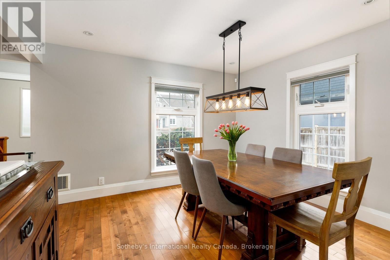 32 ANDERSON STREET Image 11