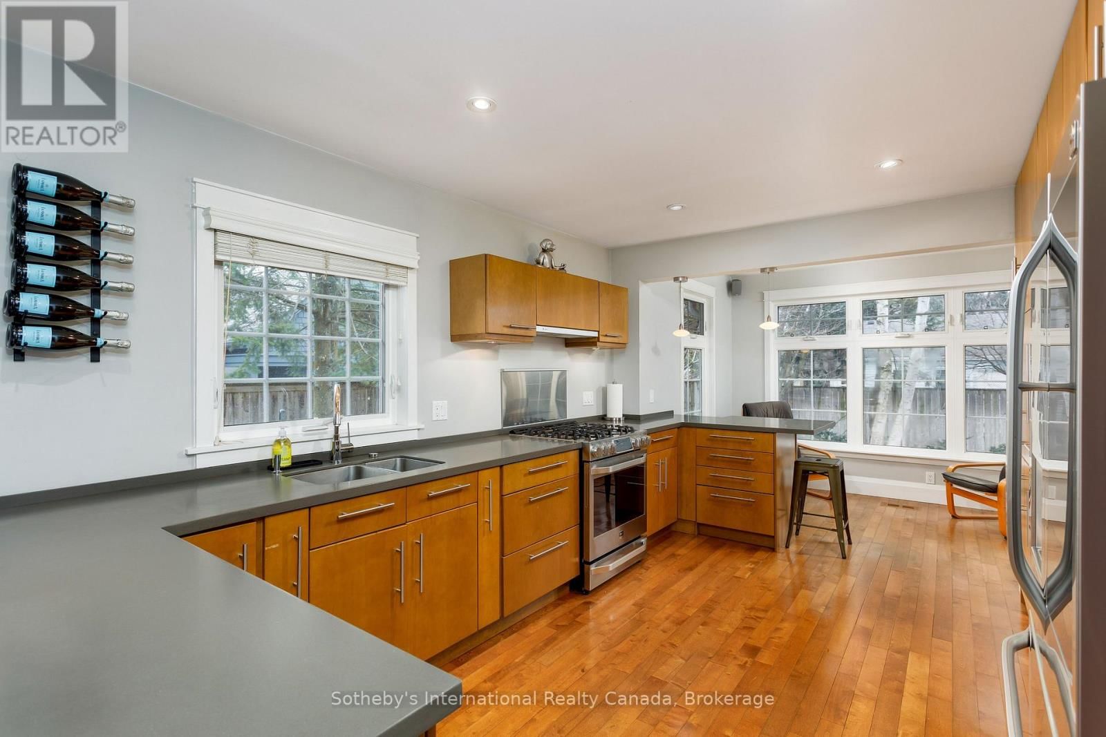 32 ANDERSON STREET Image 14