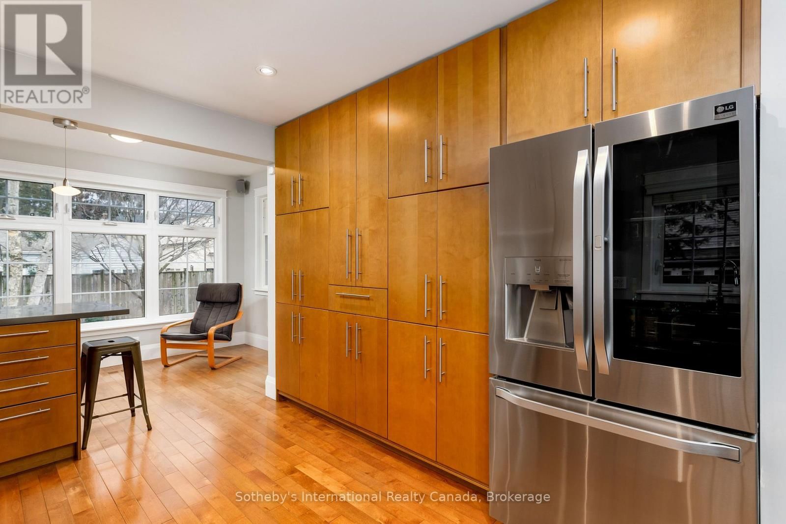 32 ANDERSON STREET Image 15