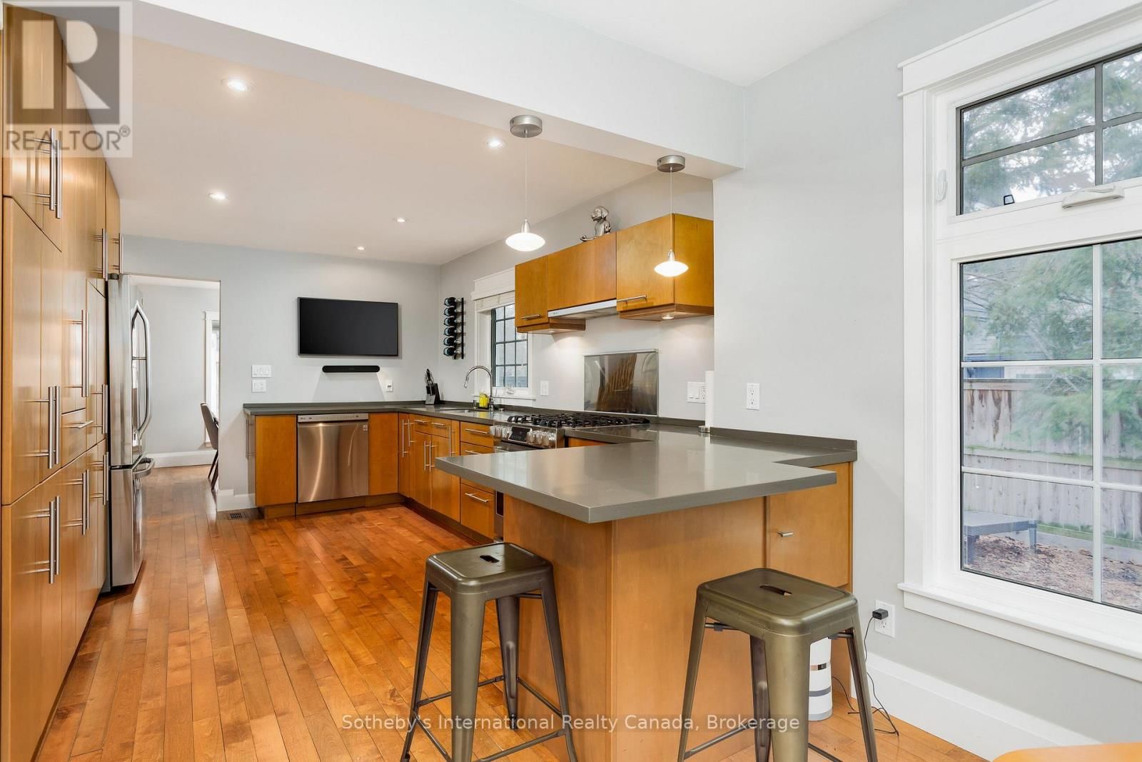 32 ANDERSON STREET Image 17