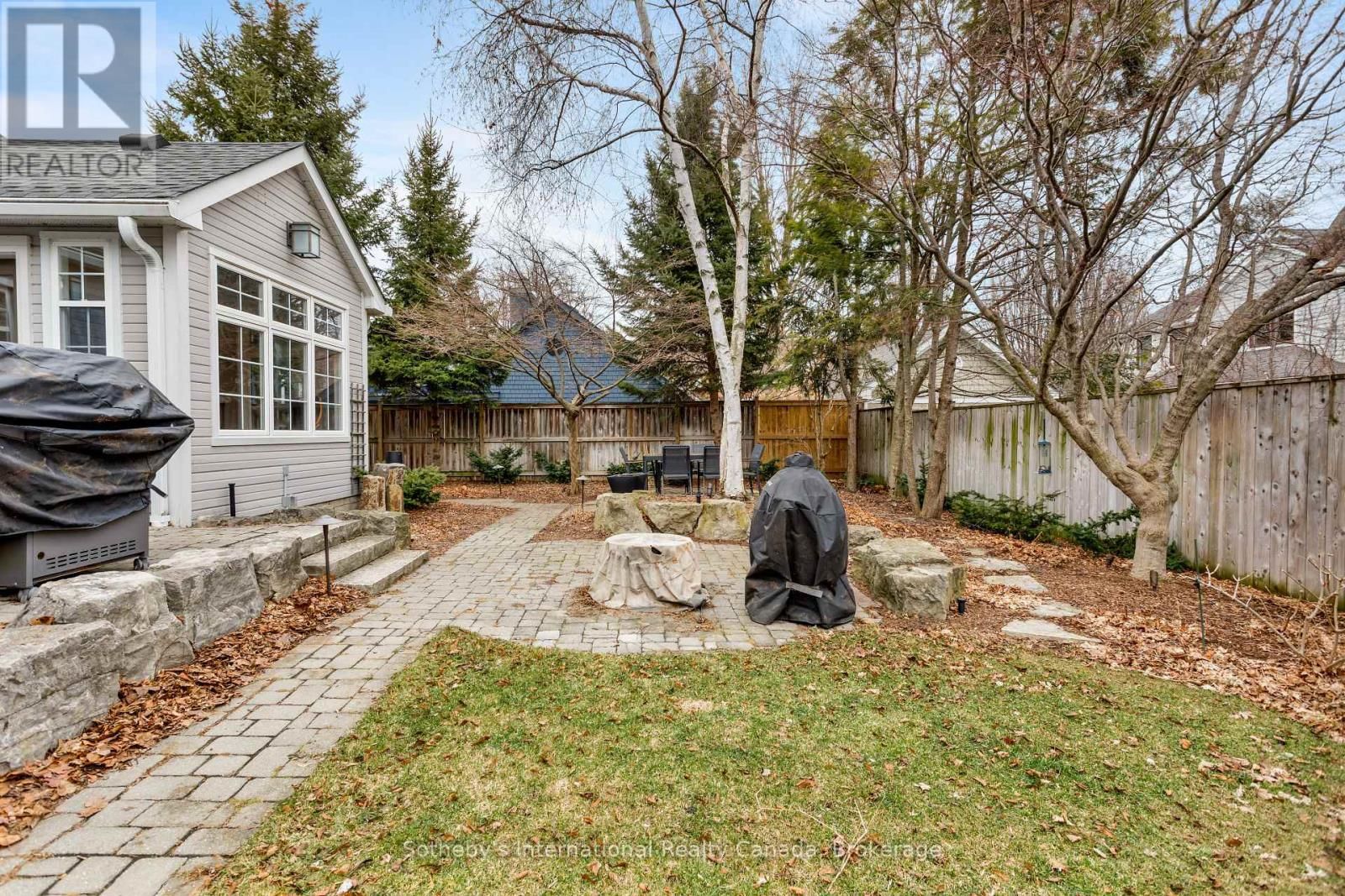 32 ANDERSON STREET Image 19