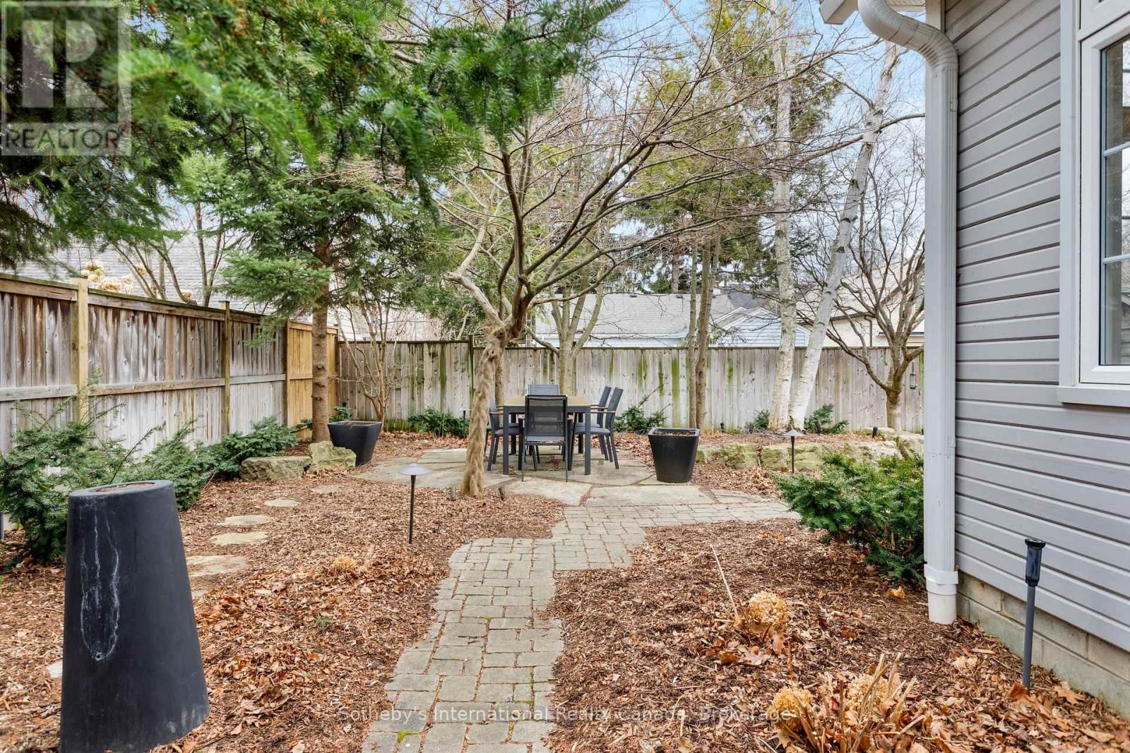 32 ANDERSON STREET Image 20