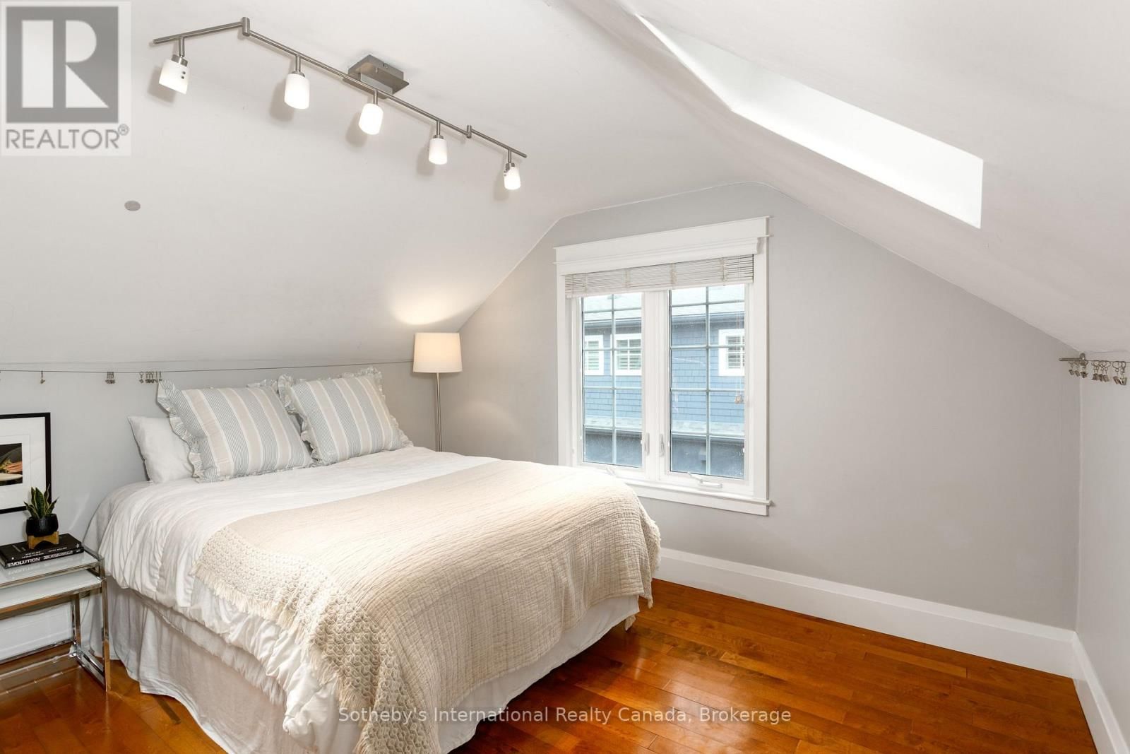 32 ANDERSON STREET Image 22