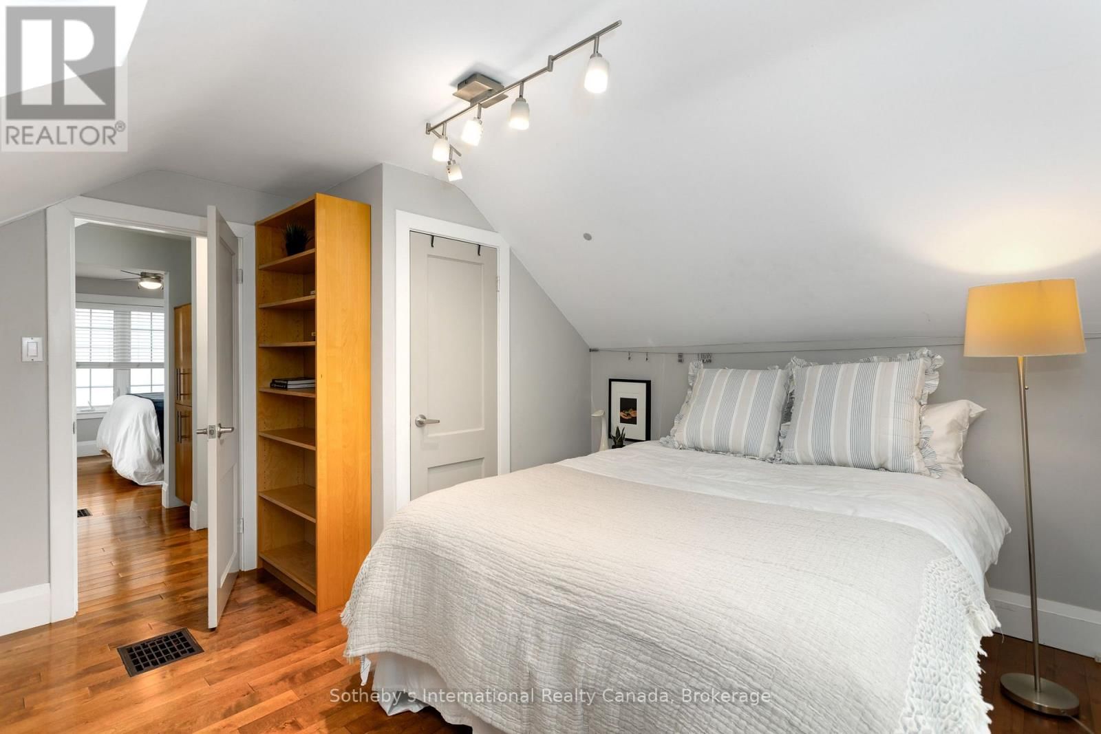 32 ANDERSON STREET Image 23