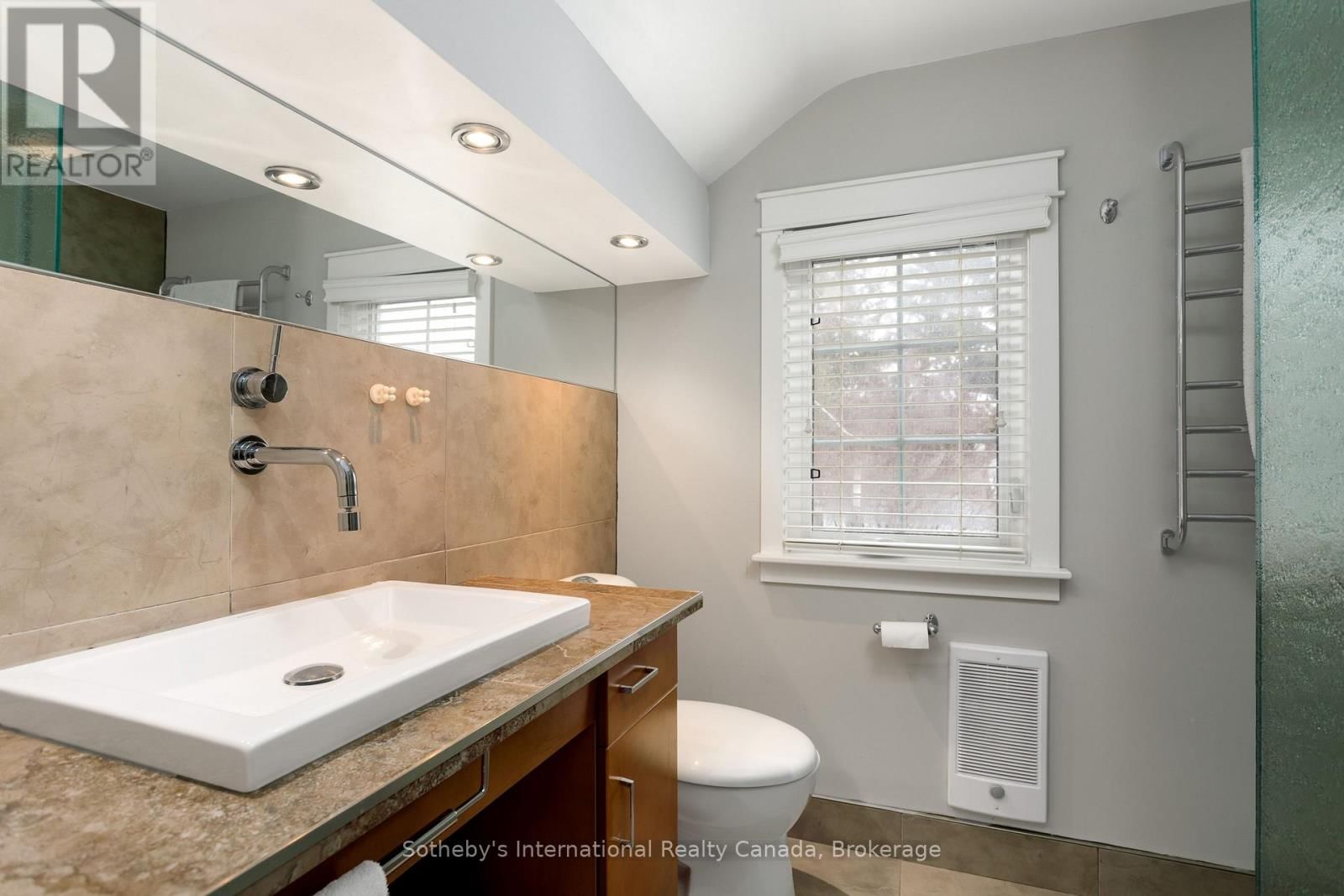 32 ANDERSON STREET Image 24