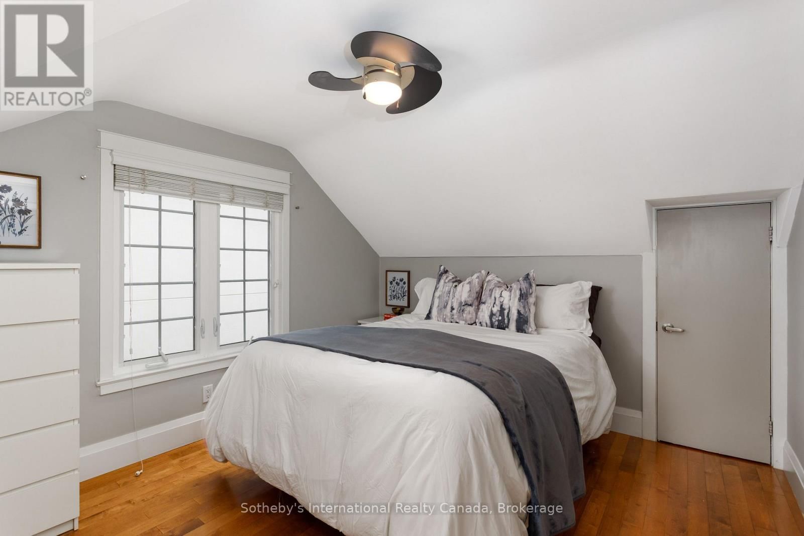 32 ANDERSON STREET Image 26