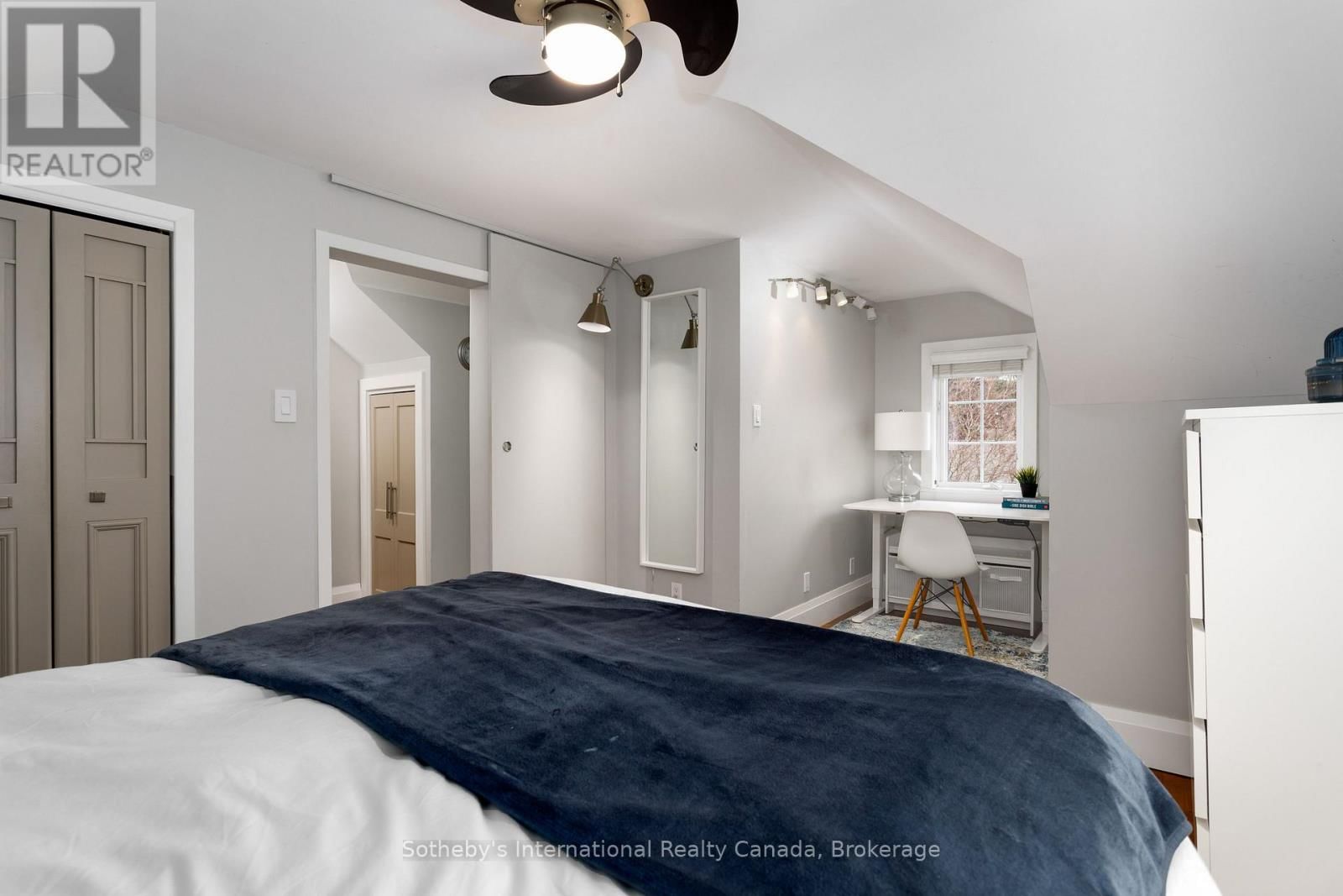 32 ANDERSON STREET Image 27