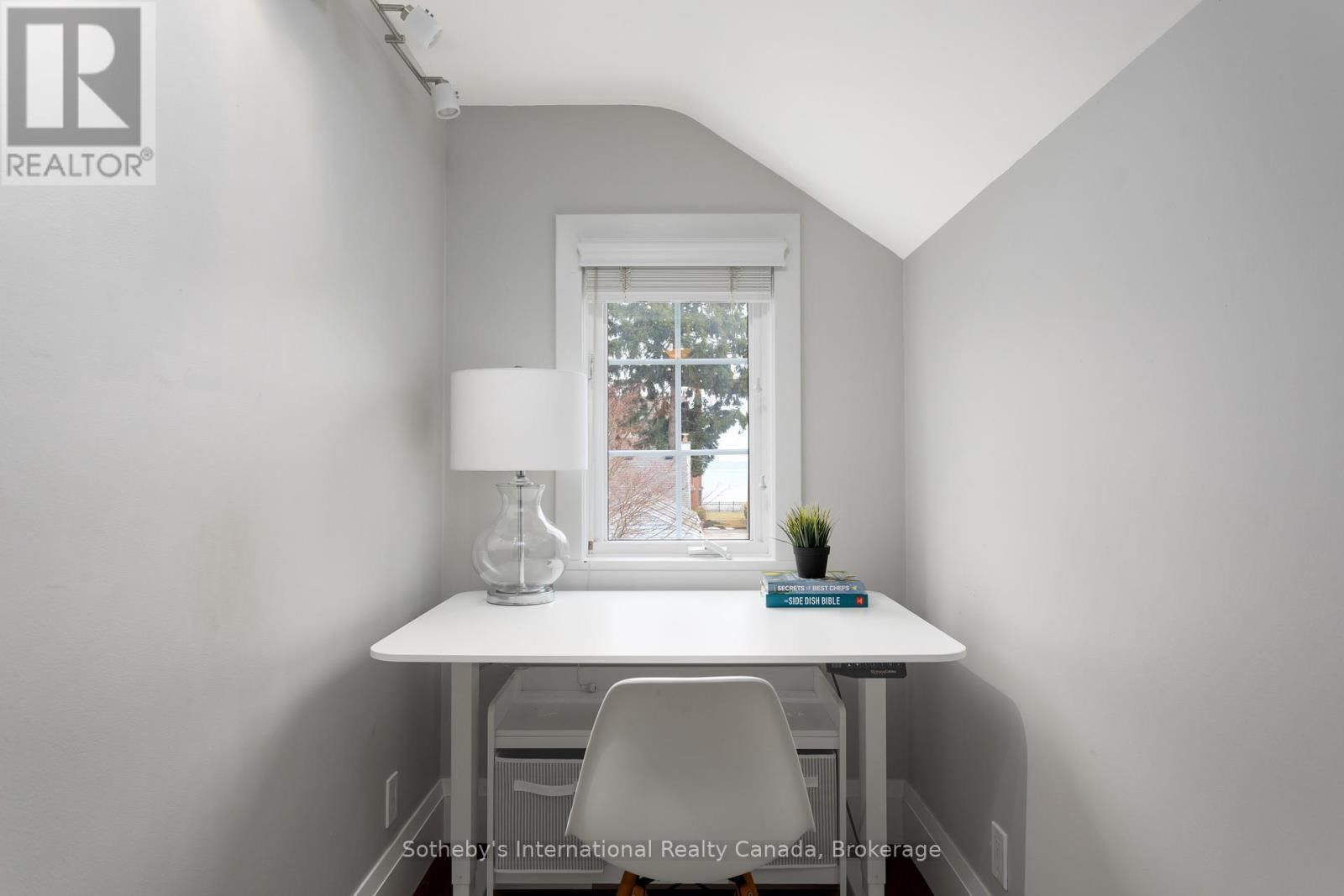 32 ANDERSON STREET Image 28