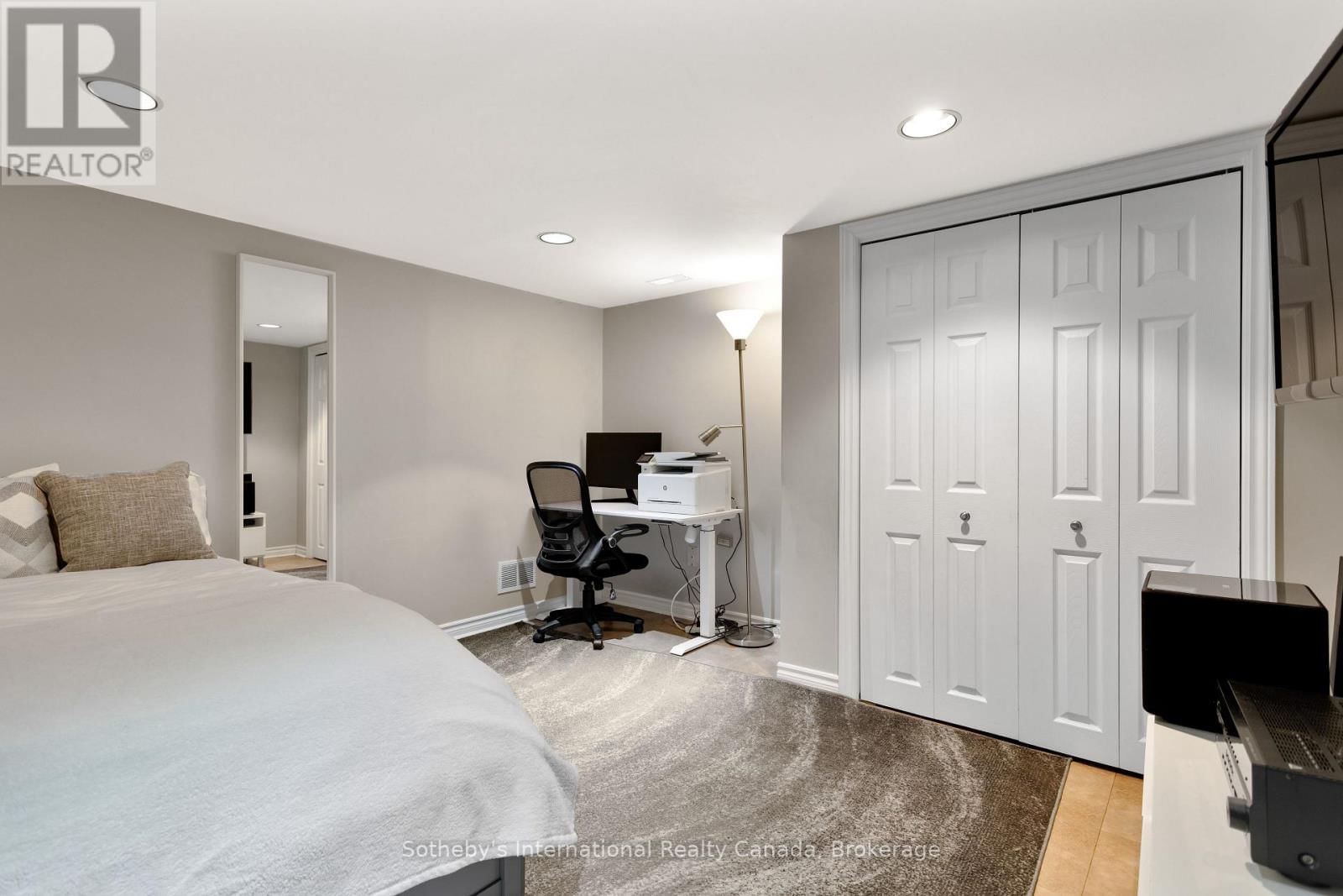 32 ANDERSON STREET Image 32