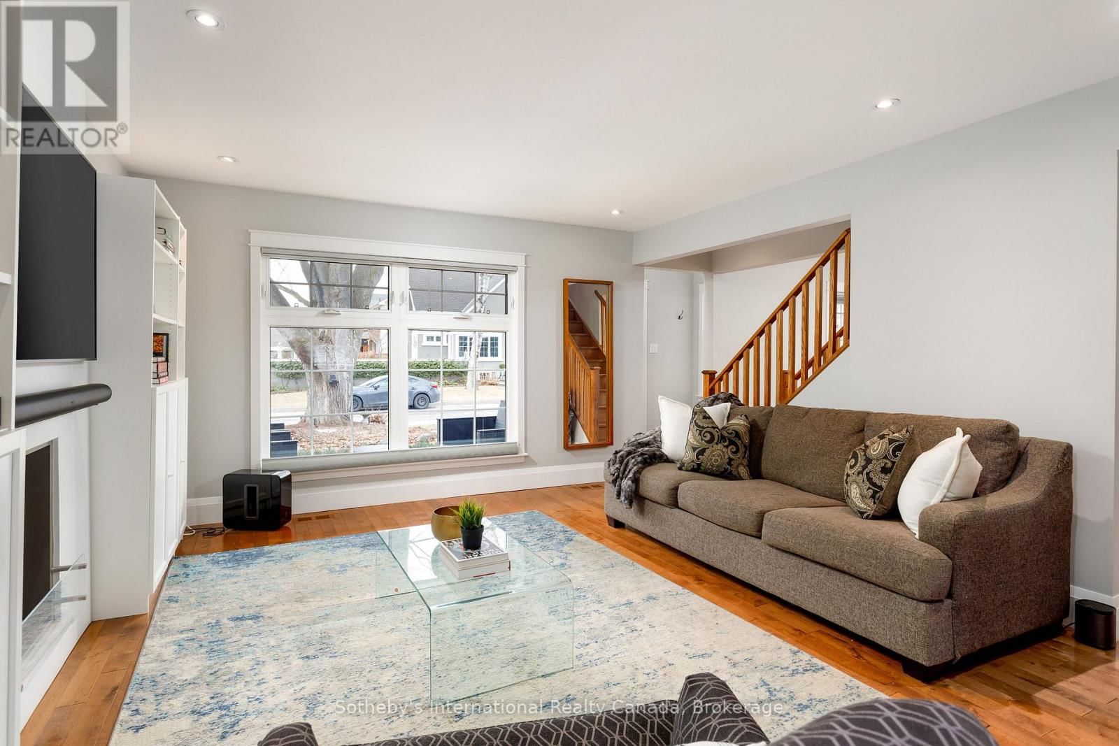 32 ANDERSON STREET Image 4