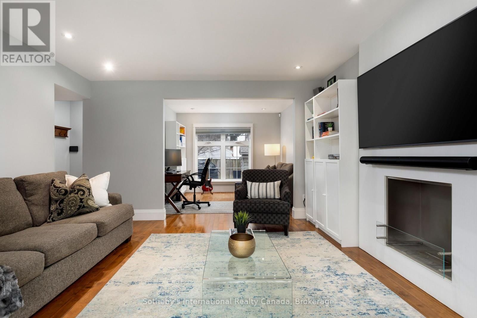 32 ANDERSON STREET Image 5