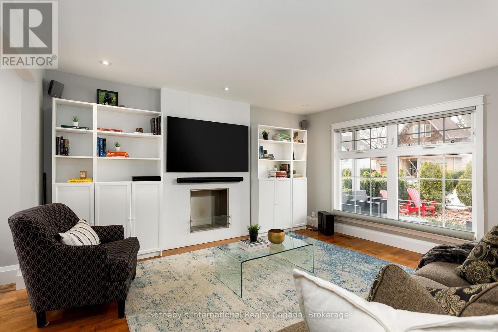 32 ANDERSON STREET Image 6