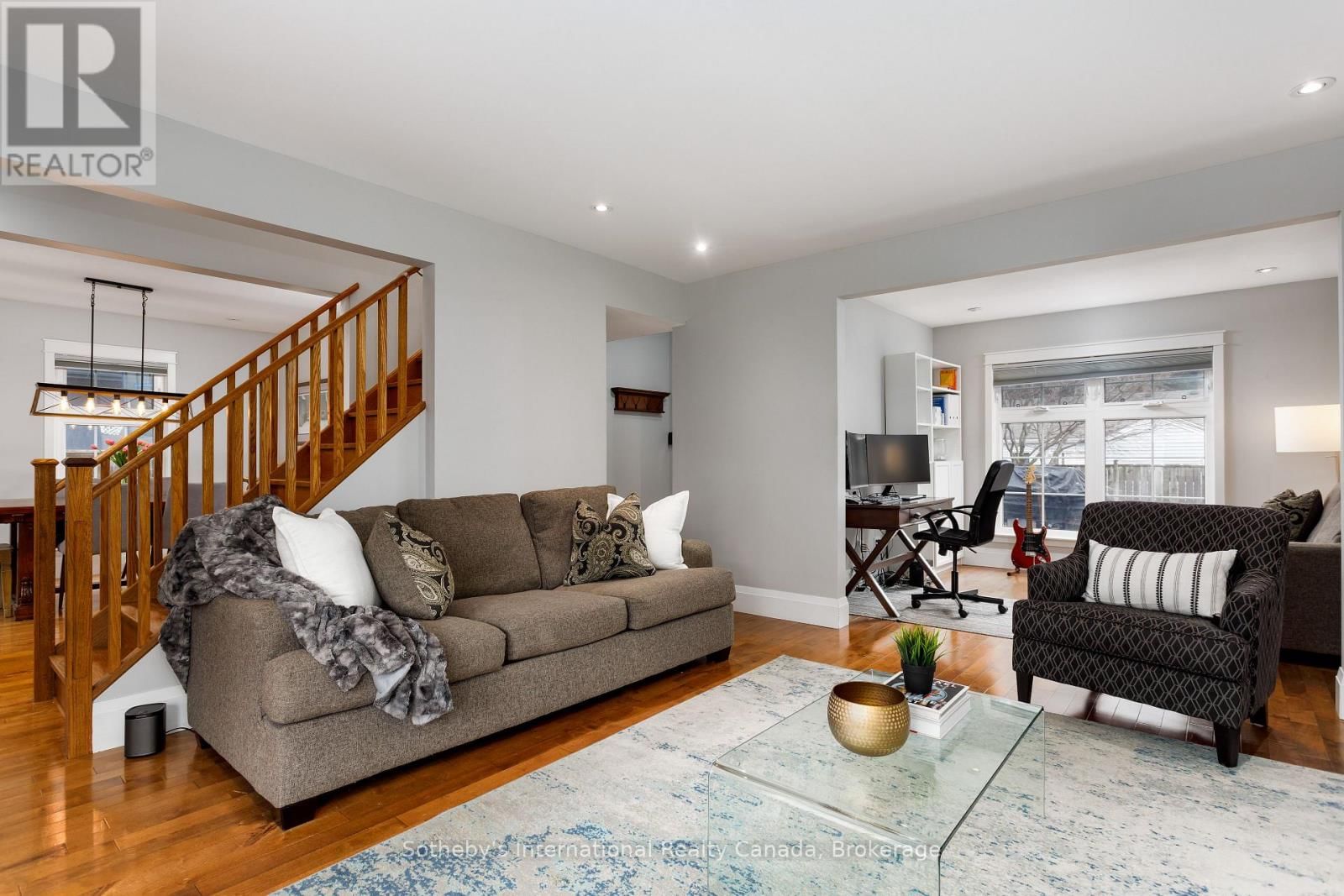 32 ANDERSON STREET Image 7