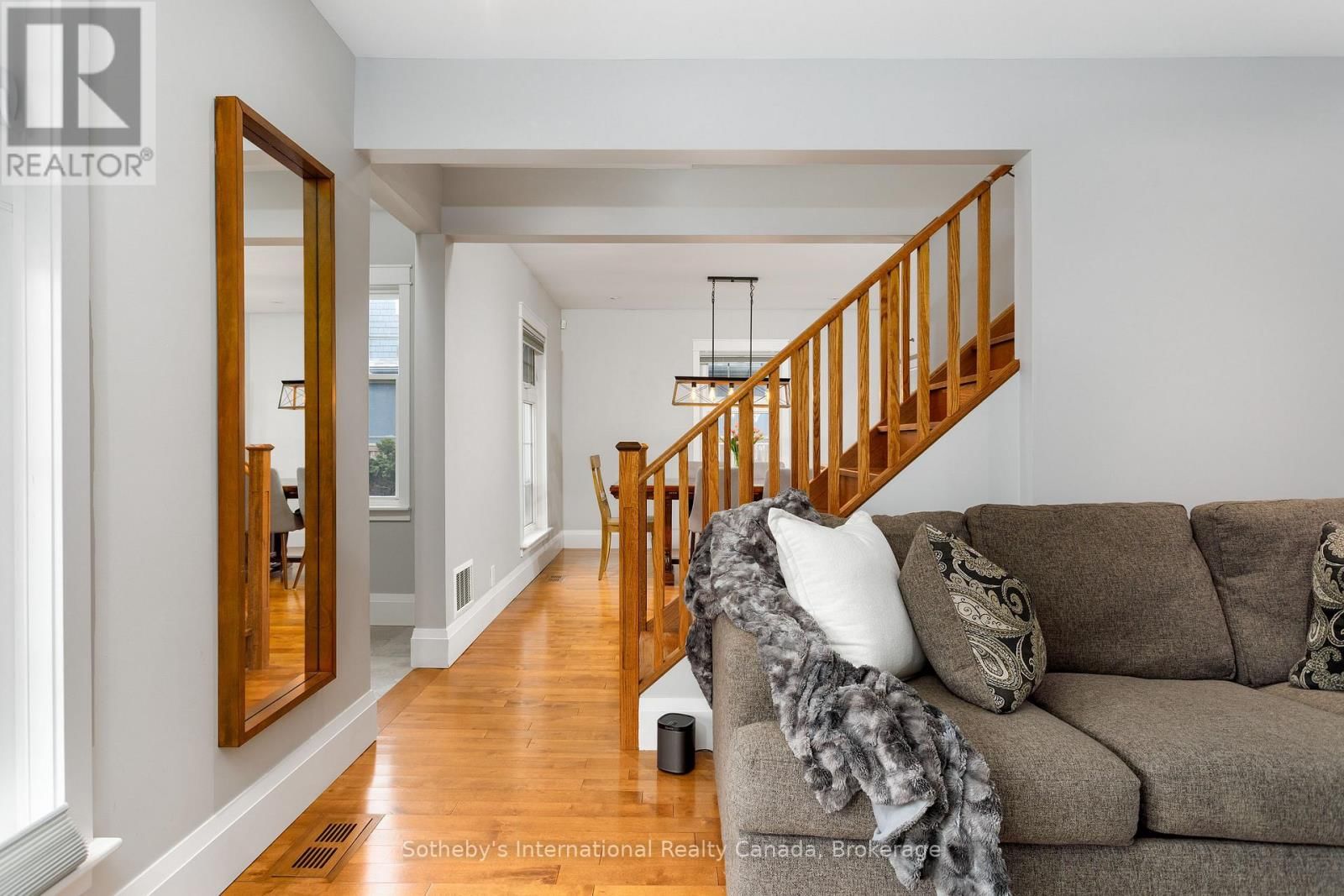 32 ANDERSON STREET Image 9