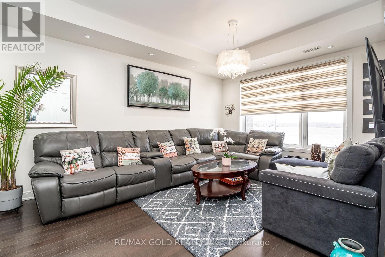 341 VETERANS DRIVE Image 14