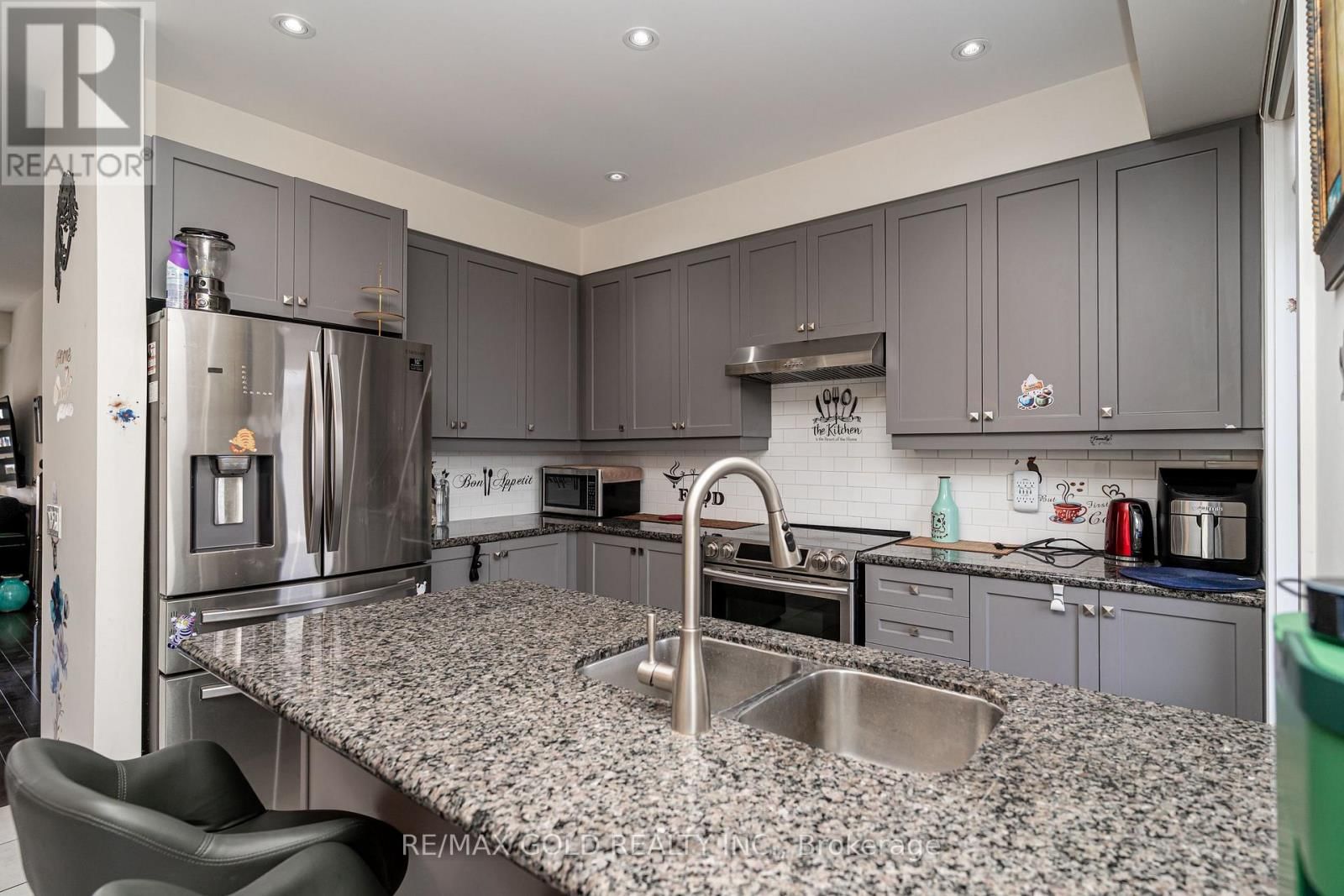 341 VETERANS DRIVE Image 21