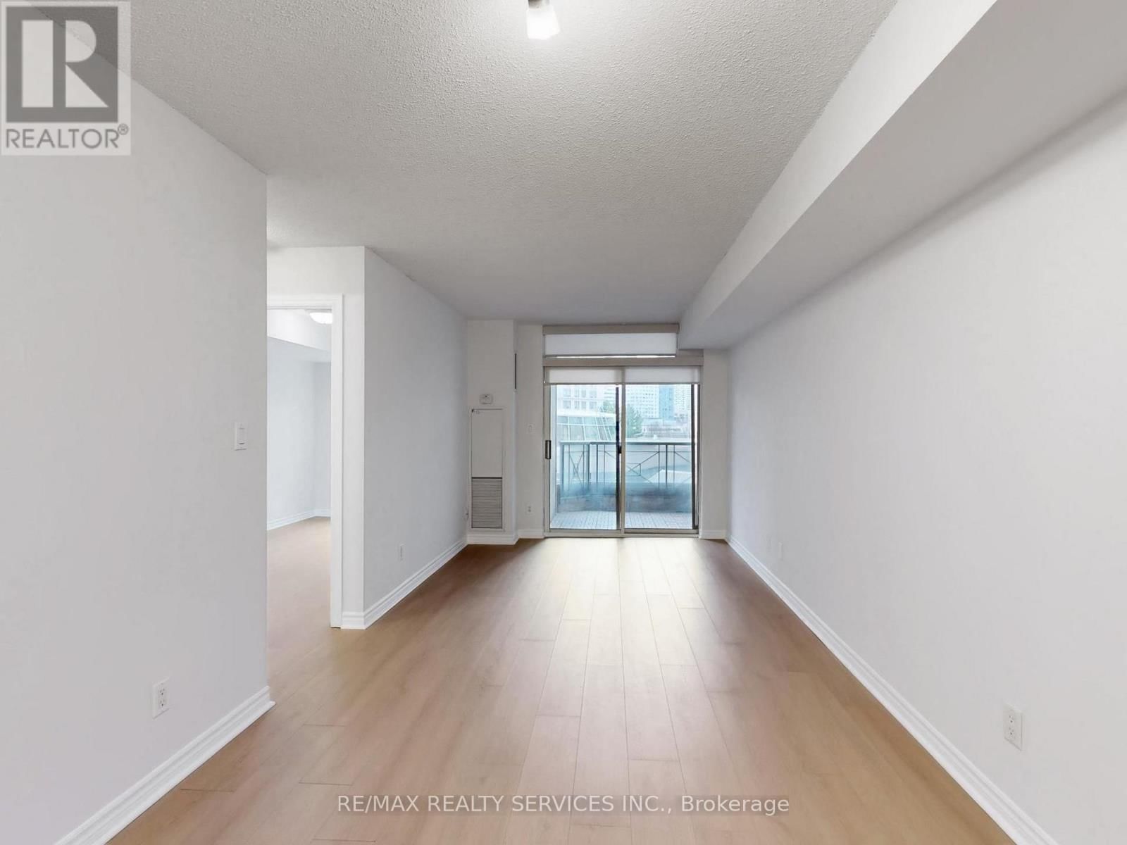 504 - 3880 DUKE OF YORK BOULEVARD Image 11