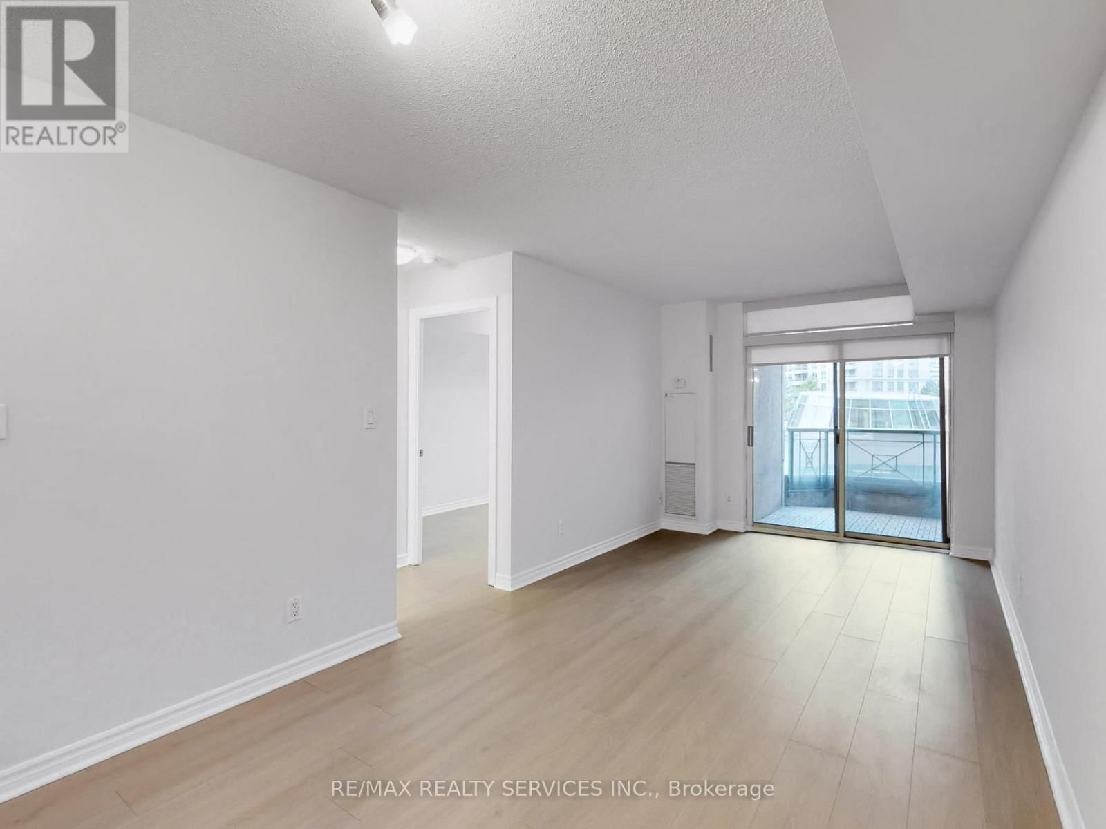 504 - 3880 DUKE OF YORK BOULEVARD Image 12