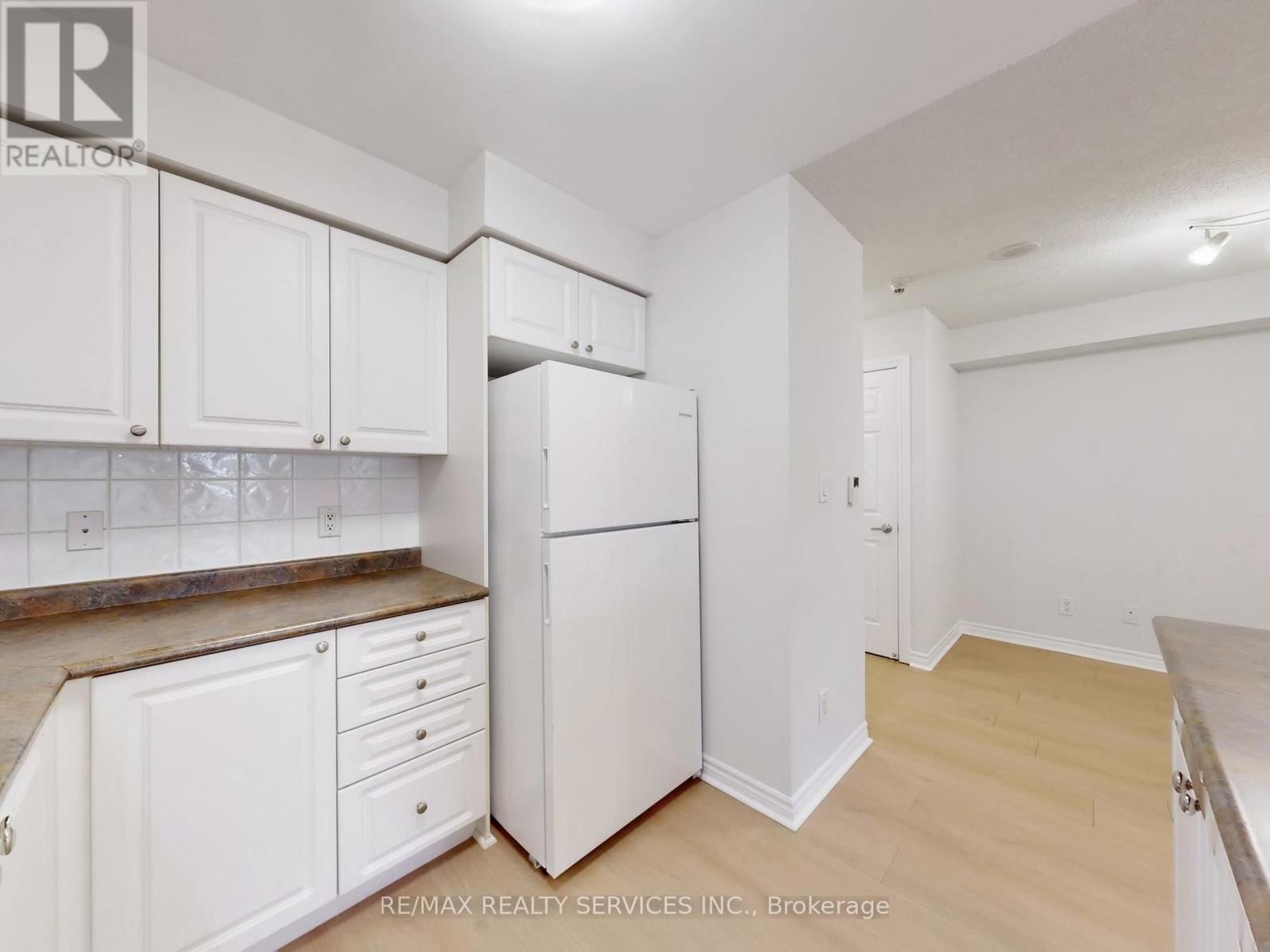 504 - 3880 DUKE OF YORK BOULEVARD Image 20