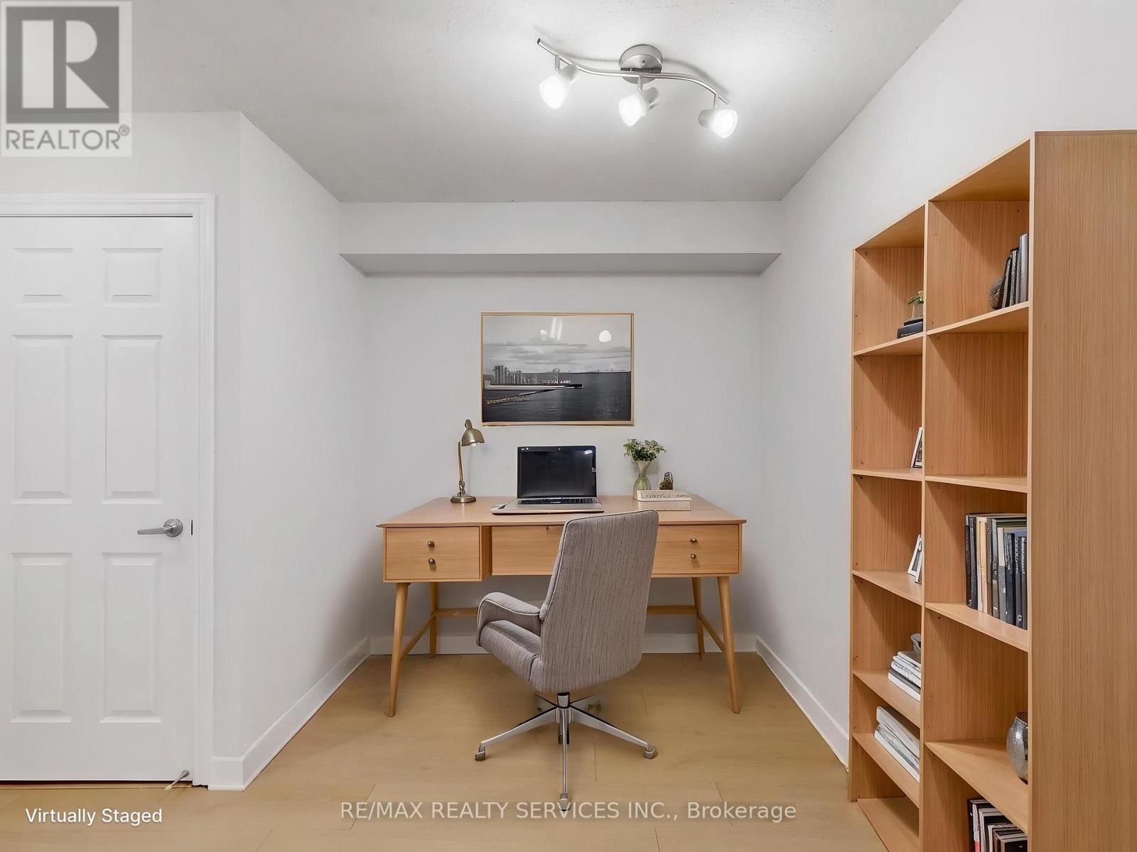 504 - 3880 DUKE OF YORK BOULEVARD Image 22