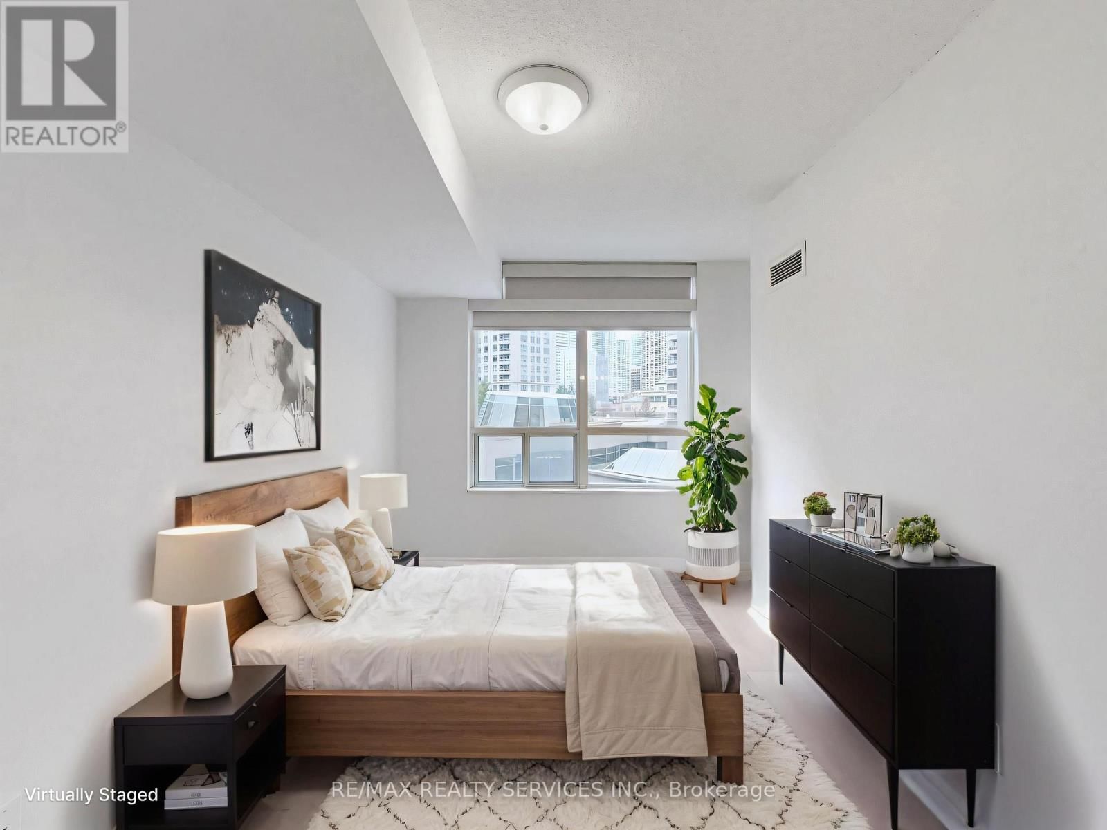 504 - 3880 DUKE OF YORK BOULEVARD Image 26