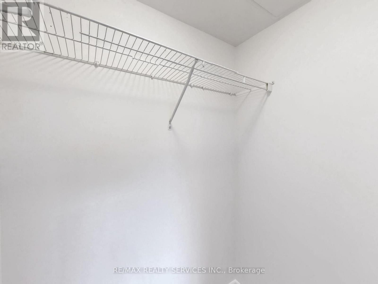 504 - 3880 DUKE OF YORK BOULEVARD Image 29