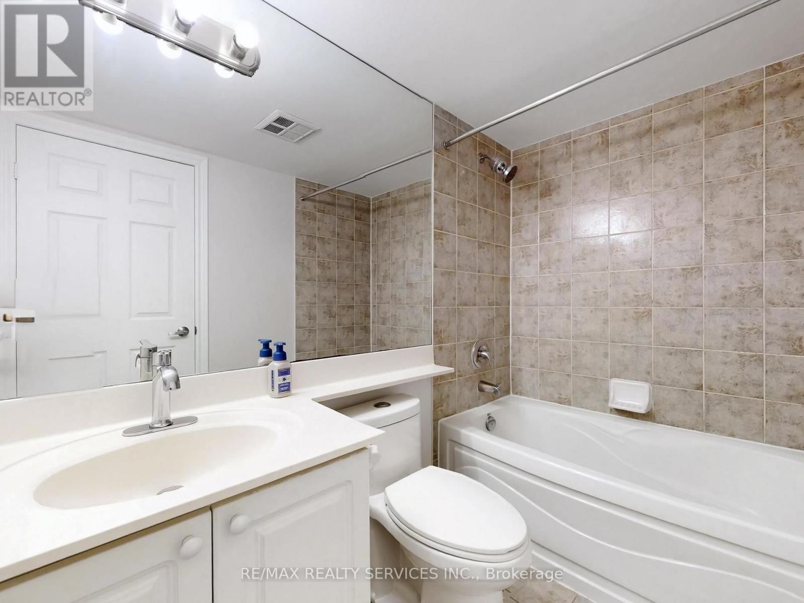 504 - 3880 DUKE OF YORK BOULEVARD Image 30