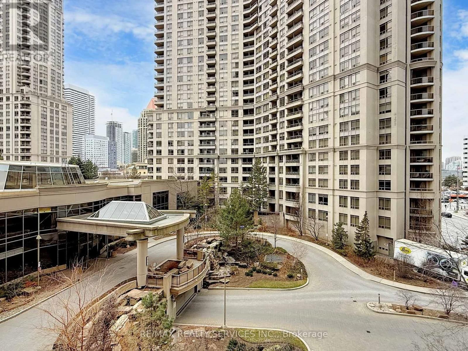 504 - 3880 DUKE OF YORK BOULEVARD Image 35